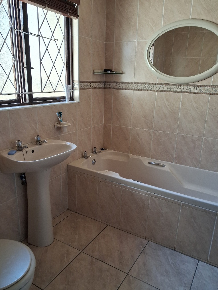 3 Bedroom Property for Sale in Waterfall KwaZulu-Natal