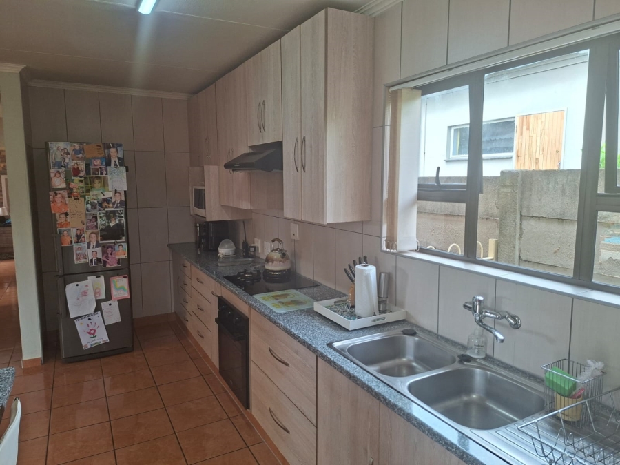 To Let 3 Bedroom Property for Rent in Pioneer Park KwaZulu-Natal