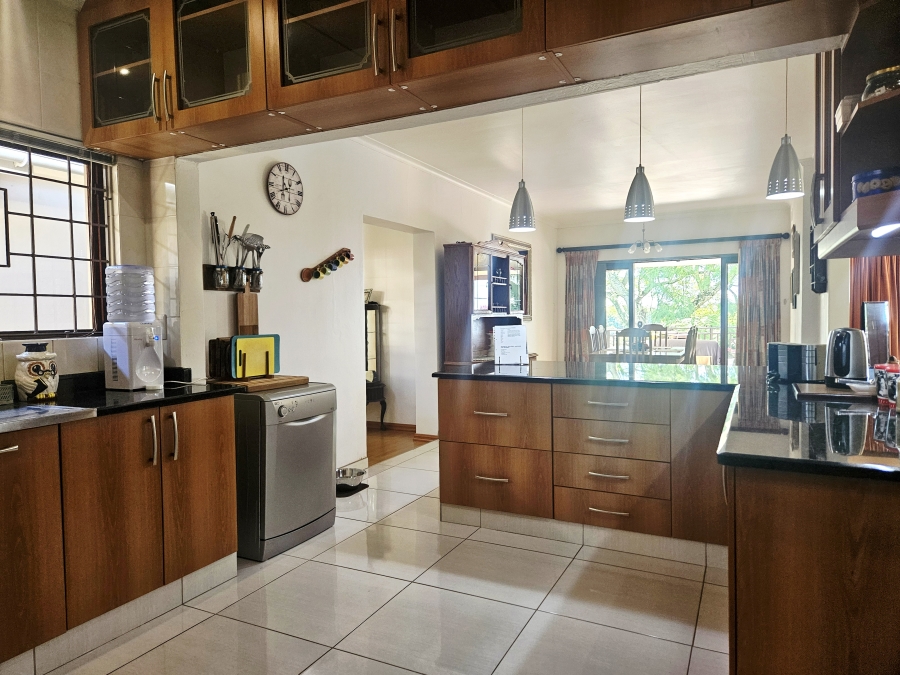 4 Bedroom Property for Sale in Cowies Hill KwaZulu-Natal