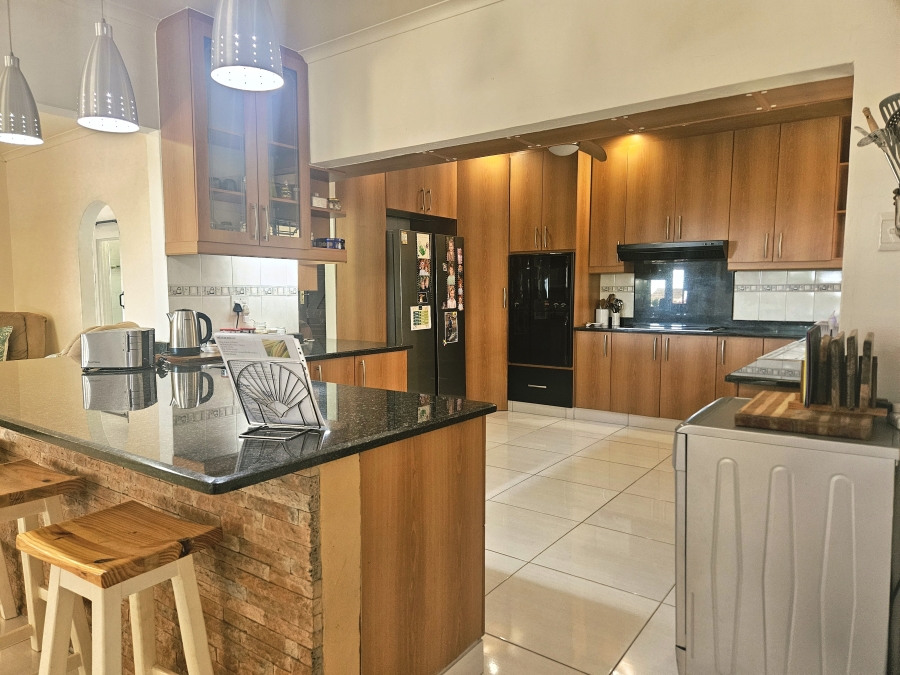 4 Bedroom Property for Sale in Cowies Hill KwaZulu-Natal