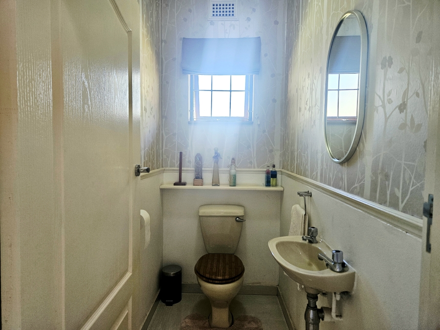 4 Bedroom Property for Sale in Cowies Hill KwaZulu-Natal