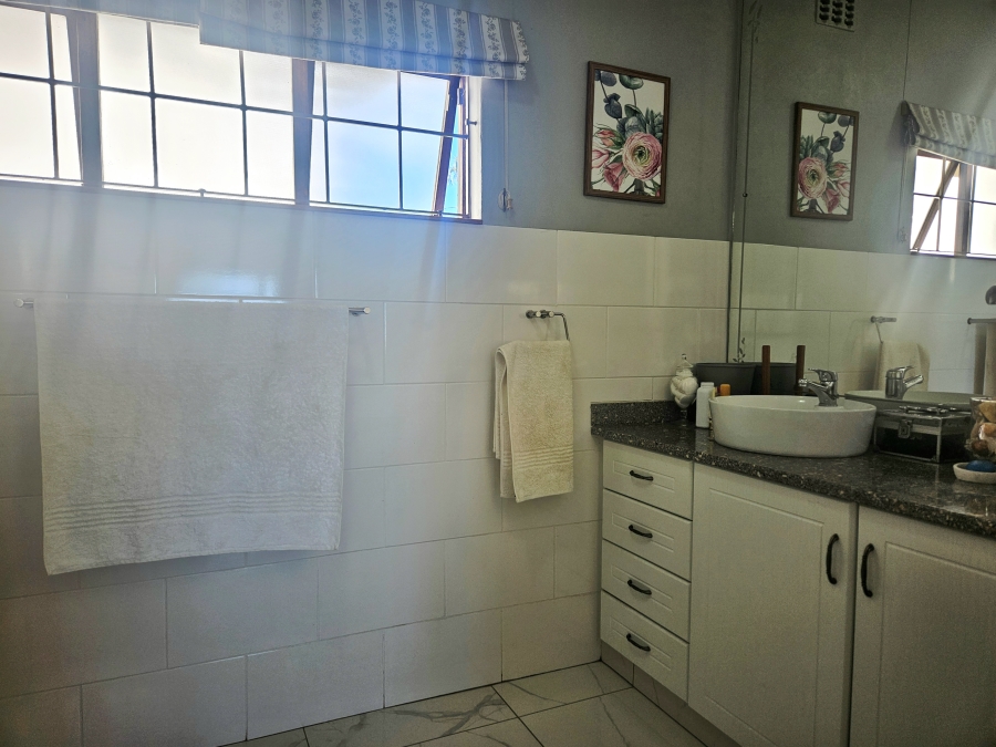 4 Bedroom Property for Sale in Cowies Hill KwaZulu-Natal