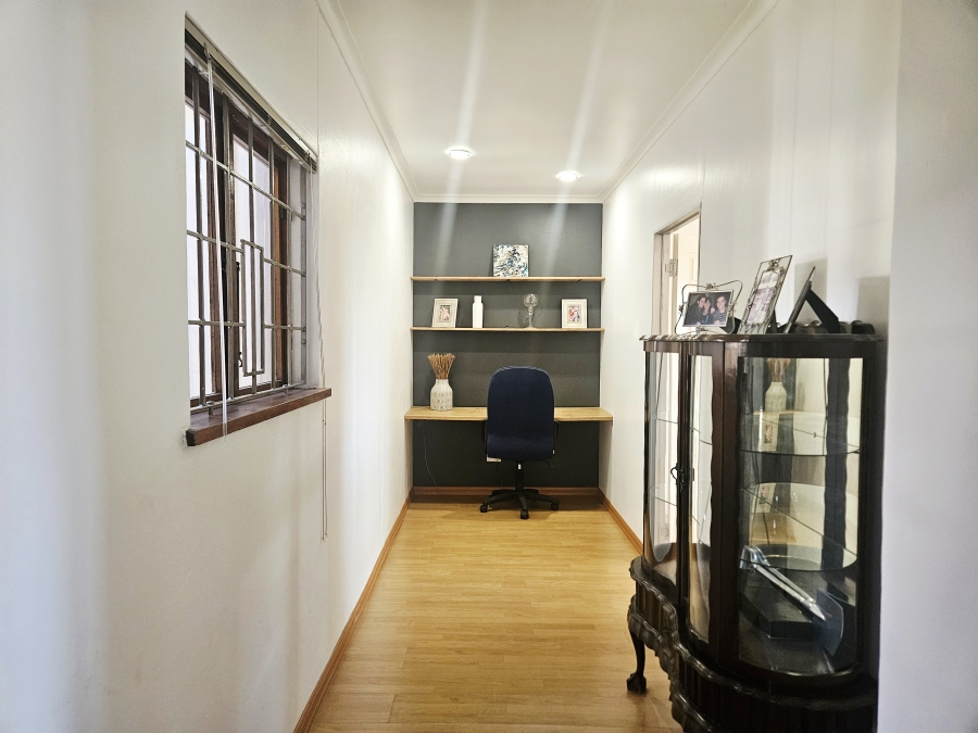 4 Bedroom Property for Sale in Cowies Hill KwaZulu-Natal