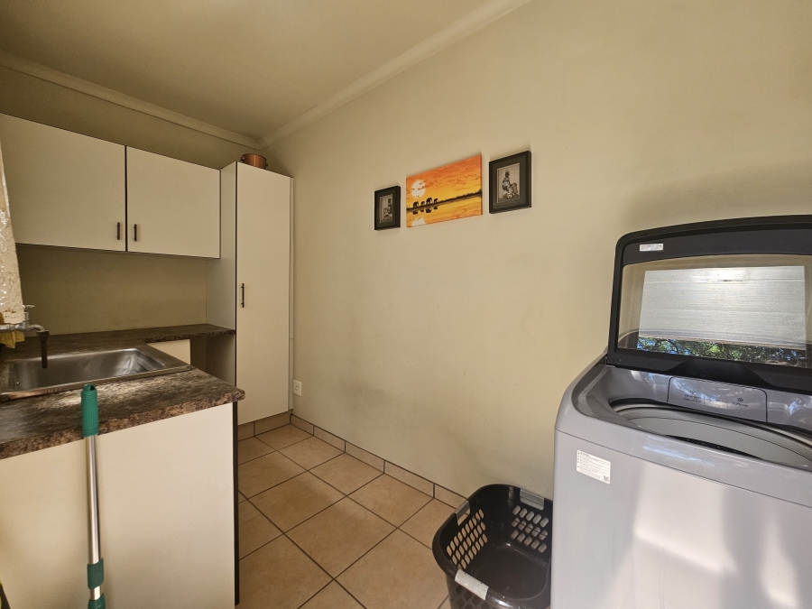 4 Bedroom Property for Sale in Cowies Hill KwaZulu-Natal