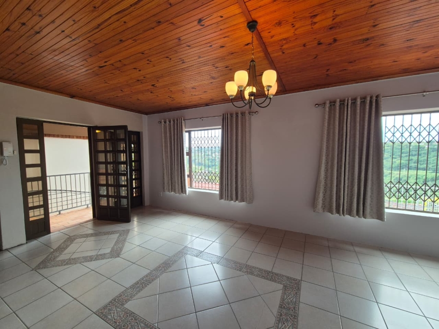 6 Bedroom Property for Sale in Shallcross KwaZulu-Natal