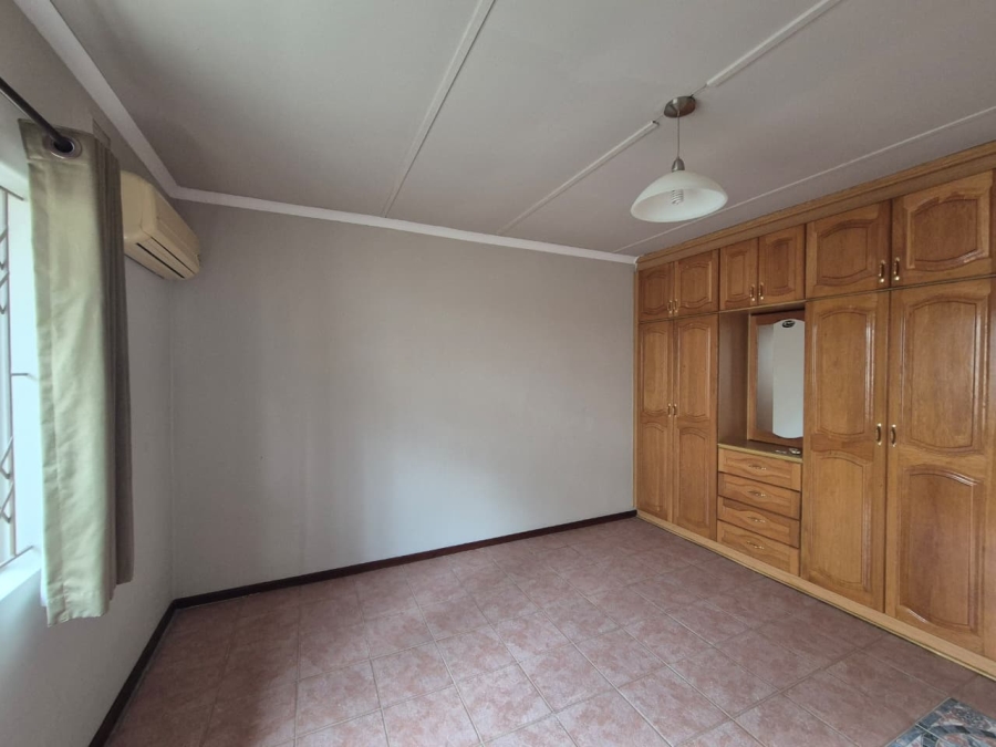 6 Bedroom Property for Sale in Shallcross KwaZulu-Natal