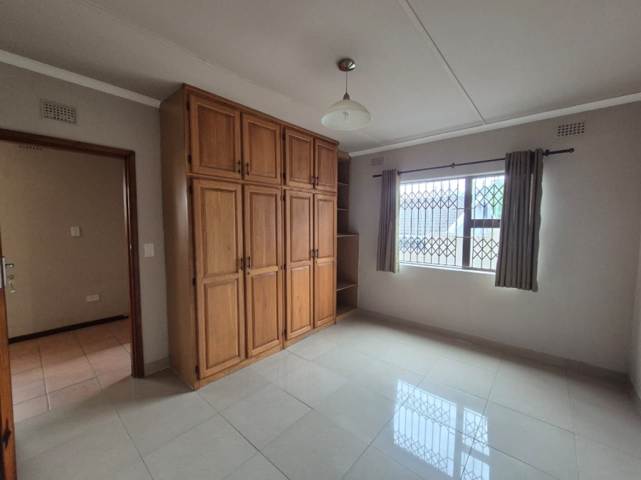 6 Bedroom Property for Sale in Shallcross KwaZulu-Natal