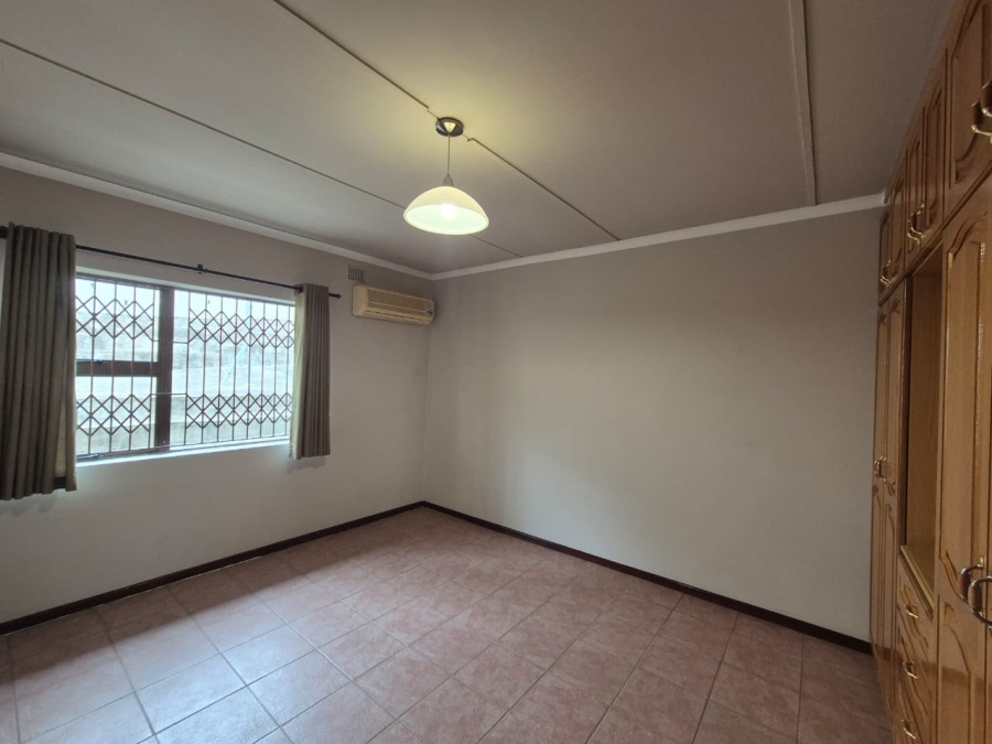 6 Bedroom Property for Sale in Shallcross KwaZulu-Natal