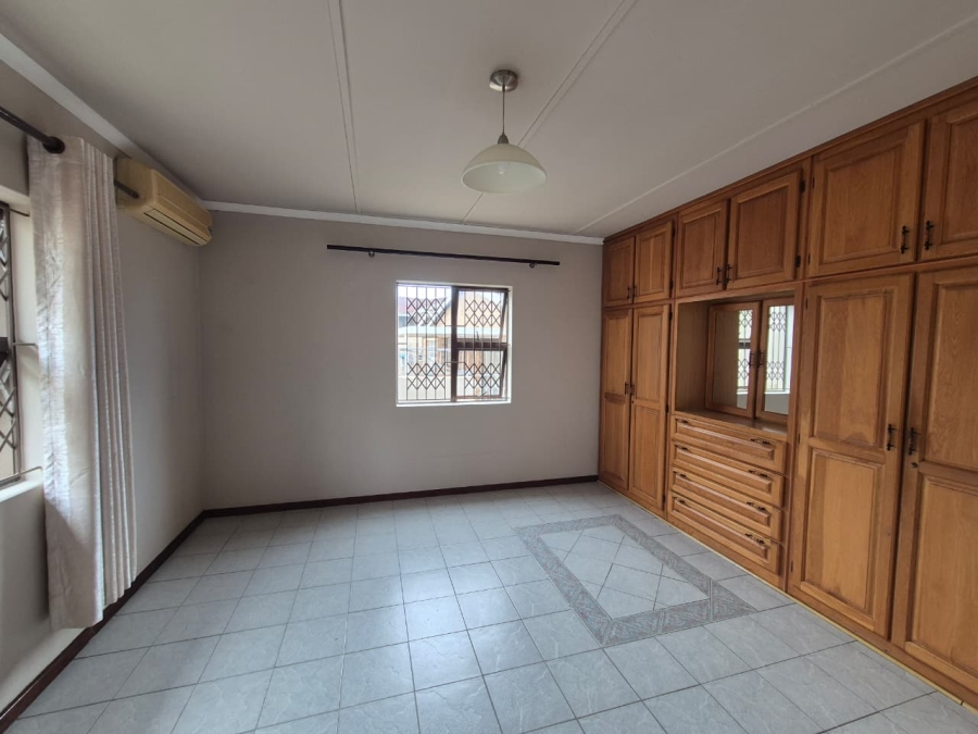 6 Bedroom Property for Sale in Shallcross KwaZulu-Natal