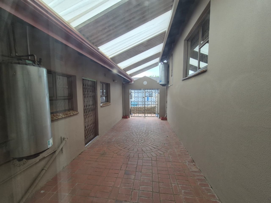 6 Bedroom Property for Sale in Shallcross KwaZulu-Natal