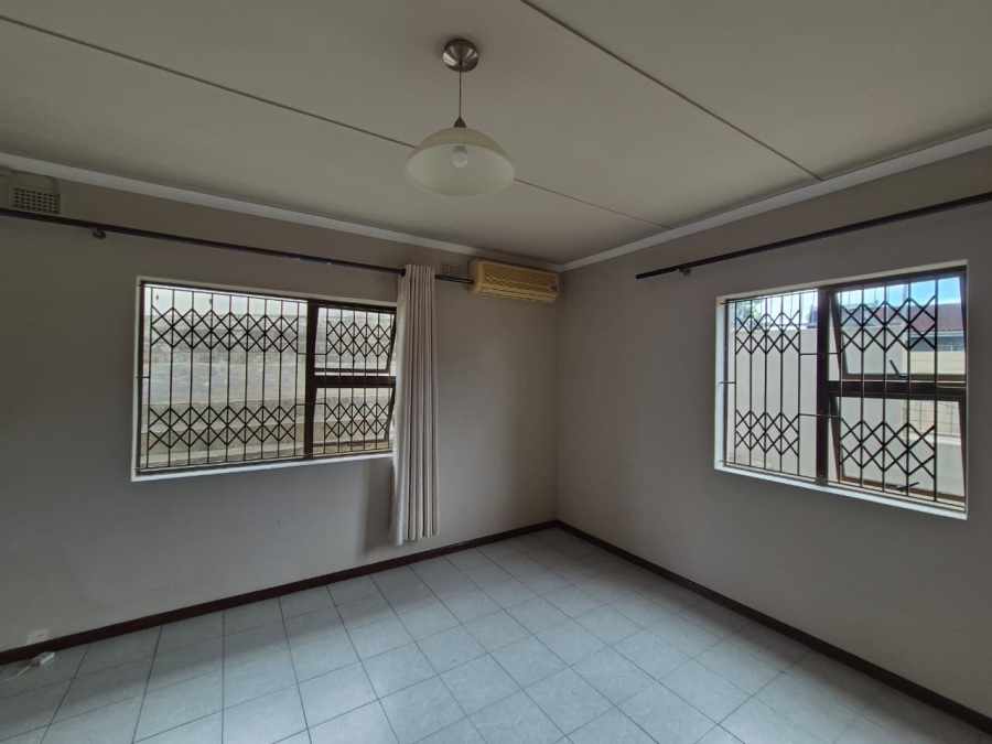 6 Bedroom Property for Sale in Shallcross KwaZulu-Natal