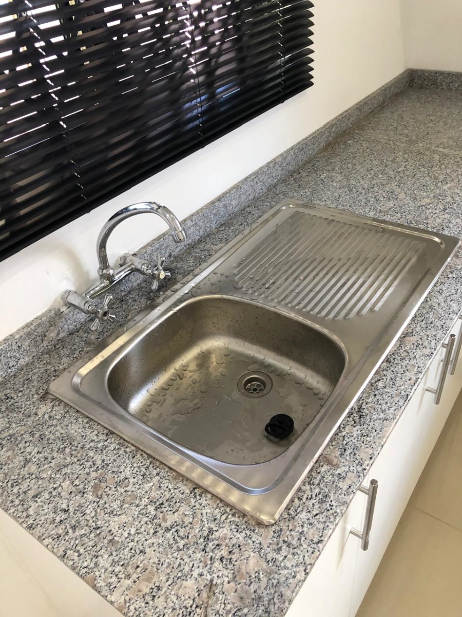 To Let 1 Bedroom Property for Rent in Westridge KwaZulu-Natal