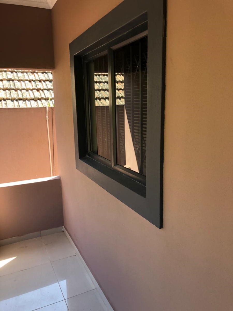 To Let 1 Bedroom Property for Rent in Westridge KwaZulu-Natal