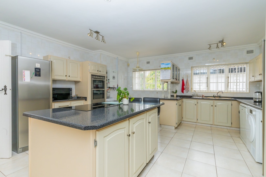 5 Bedroom Property for Sale in Cowies Hill KwaZulu-Natal