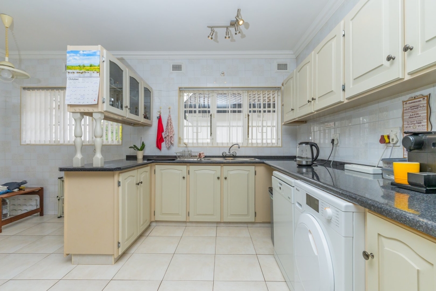 5 Bedroom Property for Sale in Cowies Hill KwaZulu-Natal