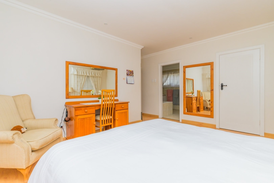 5 Bedroom Property for Sale in Cowies Hill KwaZulu-Natal