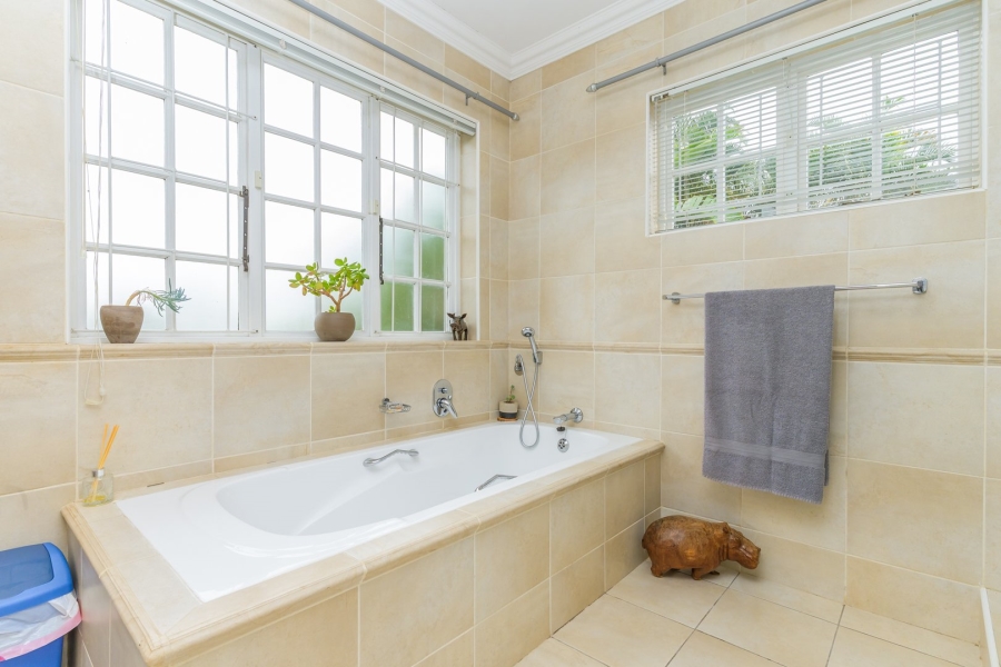 5 Bedroom Property for Sale in Cowies Hill KwaZulu-Natal