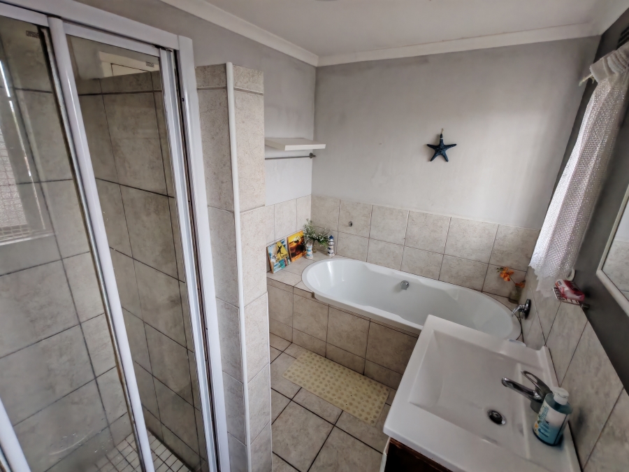 To Let 2 Bedroom Property for Rent in Glen Anil KwaZulu-Natal