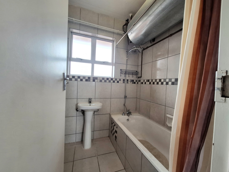 To Let 2 Bedroom Property for Rent in Essenwood KwaZulu-Natal