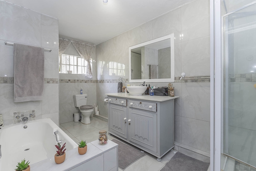 4 Bedroom Property for Sale in Dawncliffe KwaZulu-Natal