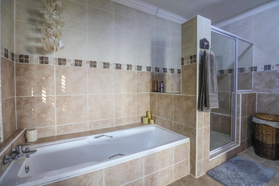 4 Bedroom Property for Sale in Cowies Hill KwaZulu-Natal