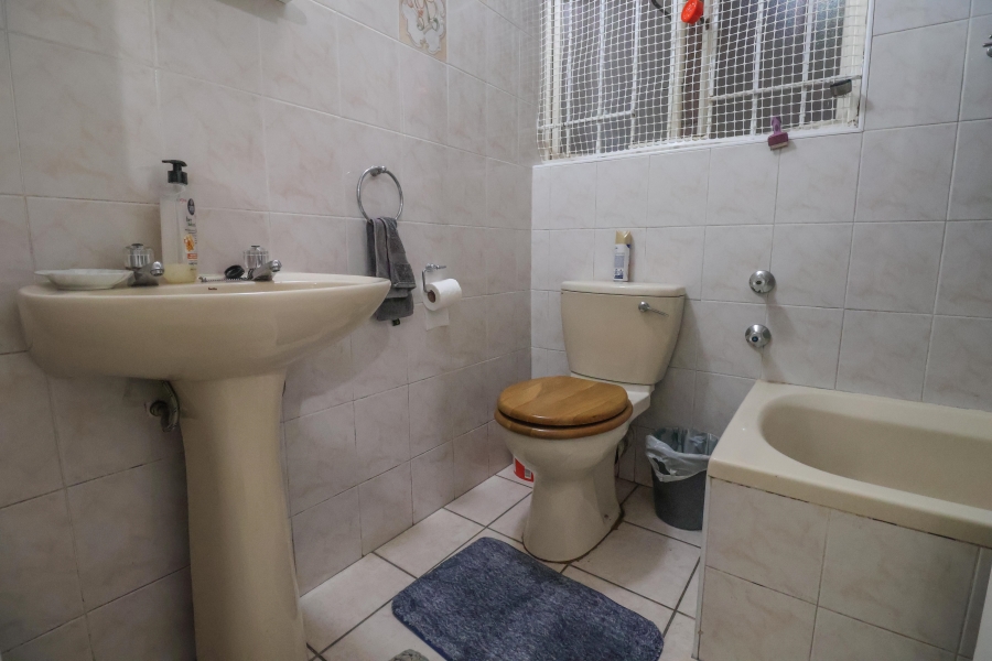 4 Bedroom Property for Sale in Cowies Hill KwaZulu-Natal