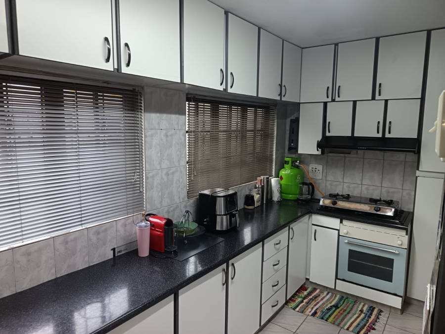 To Let 4 Bedroom Property for Rent in Sydenham KwaZulu-Natal