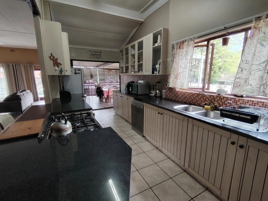 To Let 4 Bedroom Property for Rent in Sarnia KwaZulu-Natal