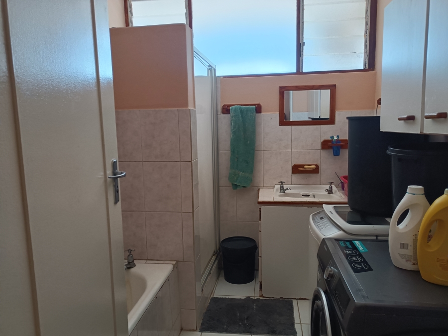 2 Bedroom Property for Sale in Amanzimtoti KwaZulu-Natal