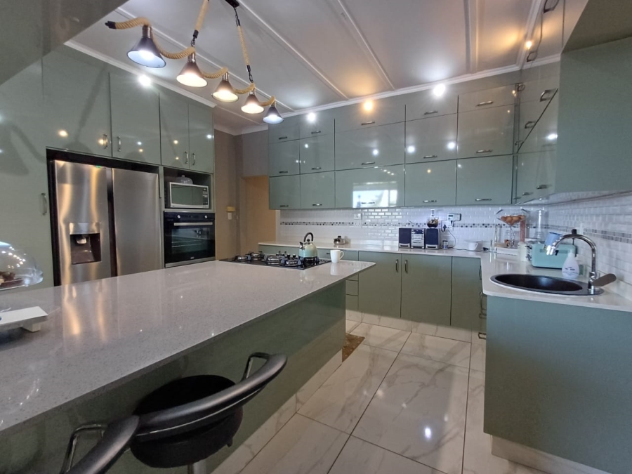 To Let 4 Bedroom Property for Rent in Durban North KwaZulu-Natal