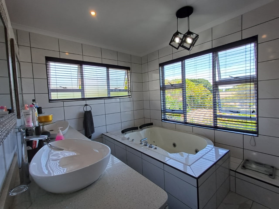 To Let 4 Bedroom Property for Rent in Durban North KwaZulu-Natal