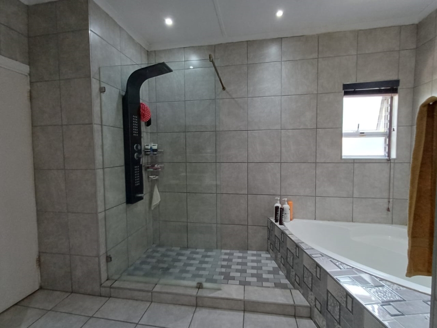 To Let 4 Bedroom Property for Rent in Durban North KwaZulu-Natal