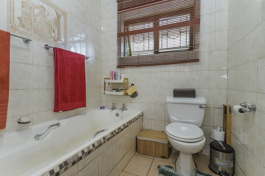 5 Bedroom Property for Sale in Dawncliffe KwaZulu-Natal