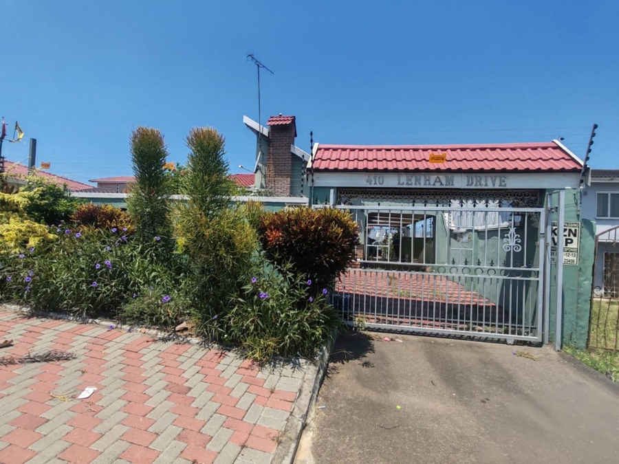 3 Bedroom Property for Sale in Northcroft KwaZulu-Natal