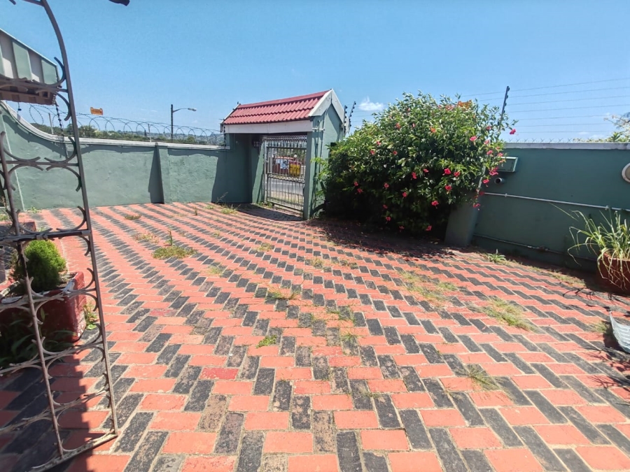 3 Bedroom Property for Sale in Northcroft KwaZulu-Natal