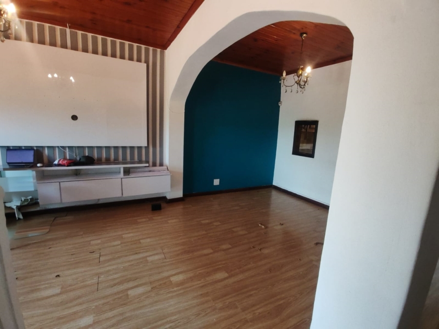 3 Bedroom Property for Sale in Northcroft KwaZulu-Natal