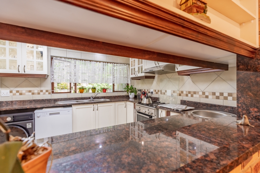 2 Bedroom Property for Sale in Kloof KwaZulu-Natal