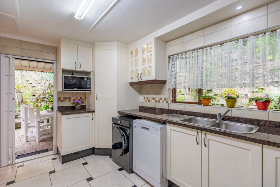 2 Bedroom Property for Sale in Kloof KwaZulu-Natal