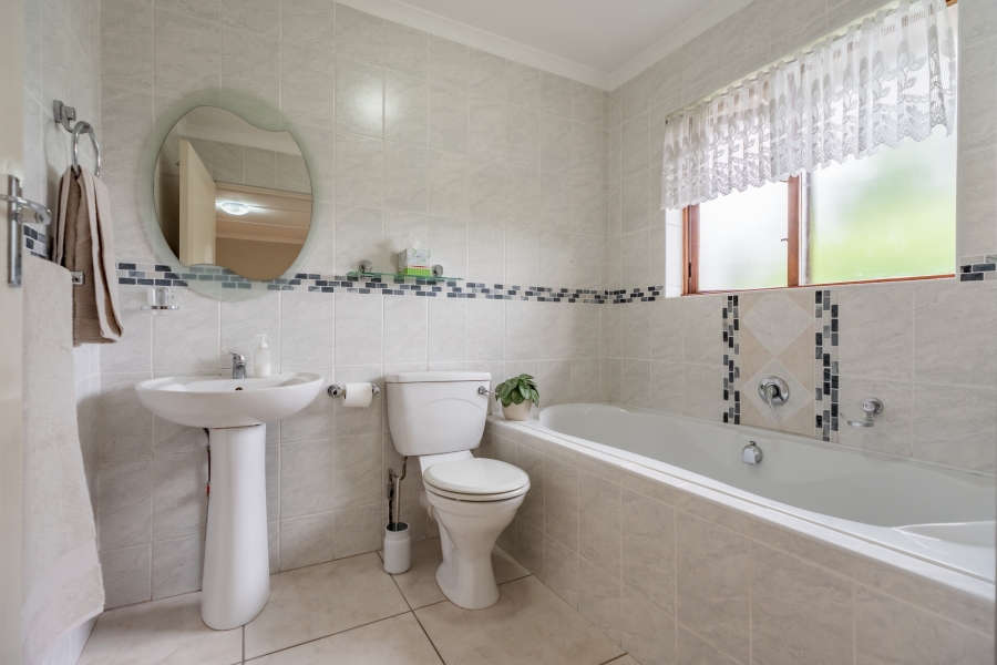 2 Bedroom Property for Sale in Kloof KwaZulu-Natal