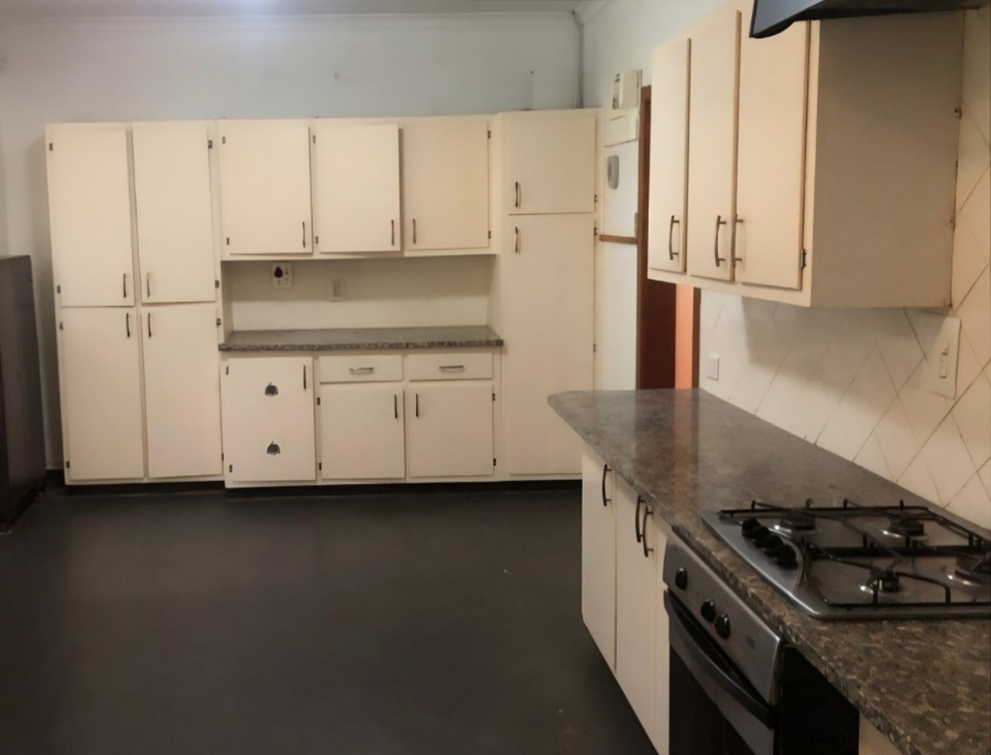 To Let 4 Bedroom Property for Rent in Kloof KwaZulu-Natal