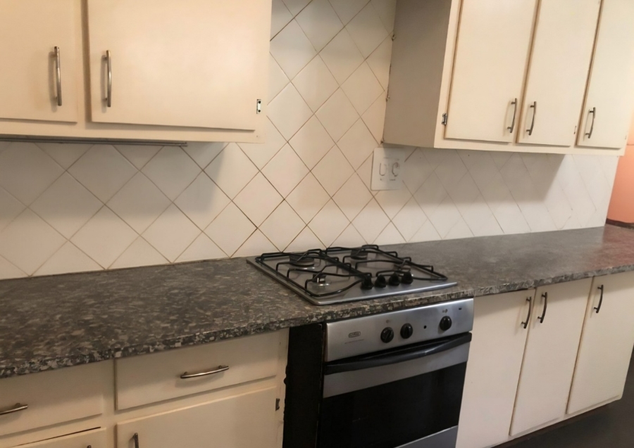 To Let 4 Bedroom Property for Rent in Kloof KwaZulu-Natal