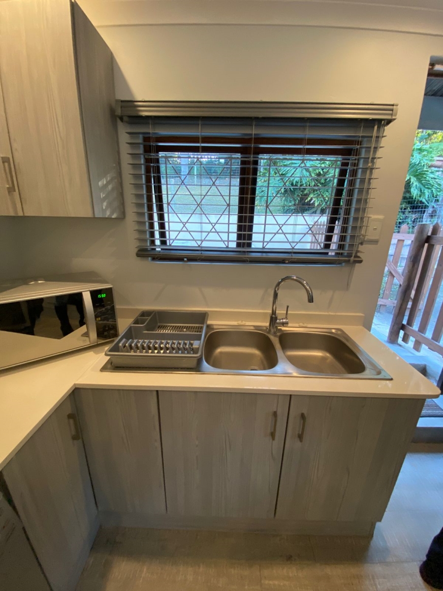 To Let 1 Bedroom Property for Rent in Kloof KwaZulu-Natal