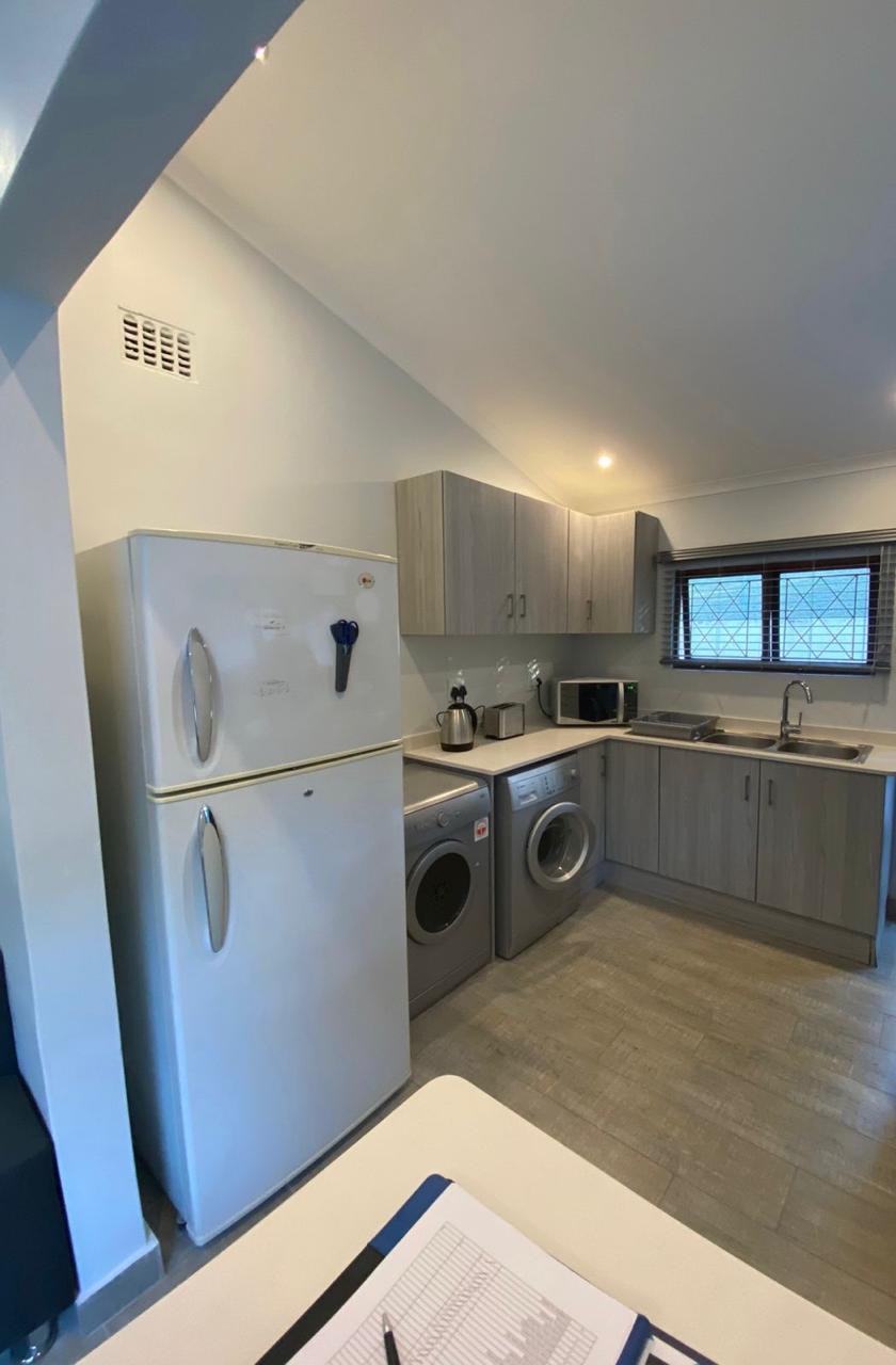 To Let 1 Bedroom Property for Rent in Kloof KwaZulu-Natal