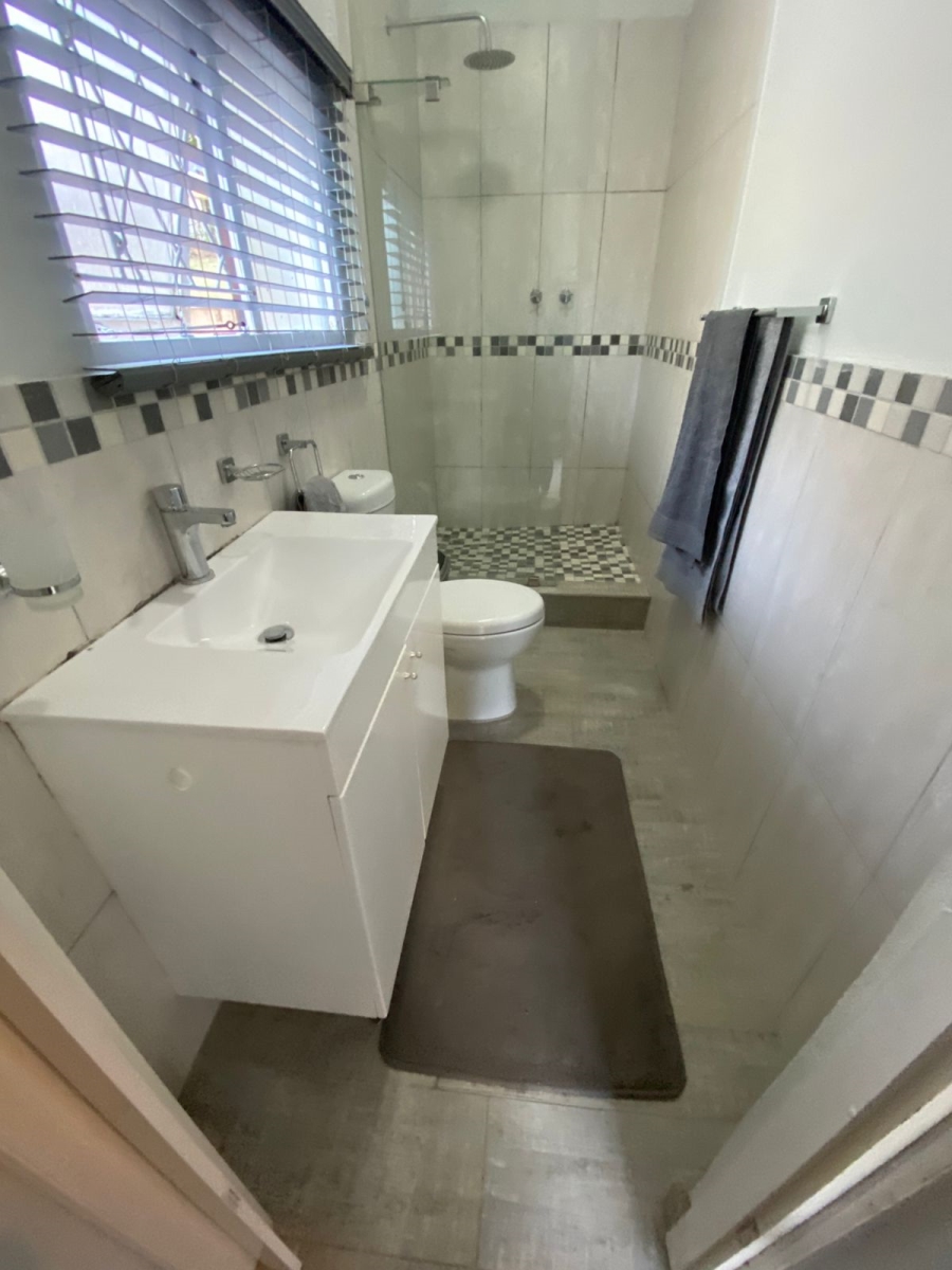 To Let 1 Bedroom Property for Rent in Kloof KwaZulu-Natal