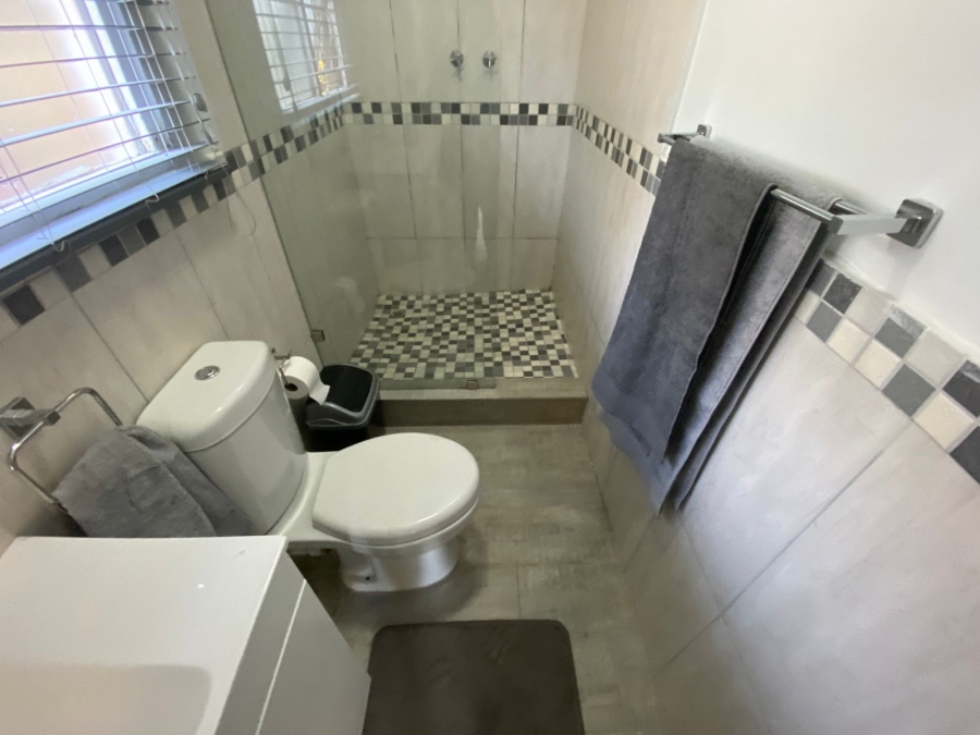 To Let 1 Bedroom Property for Rent in Kloof KwaZulu-Natal