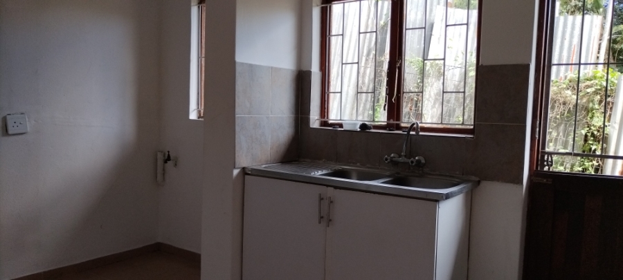 To Let 2 Bedroom Property for Rent in Clare Hills KwaZulu-Natal