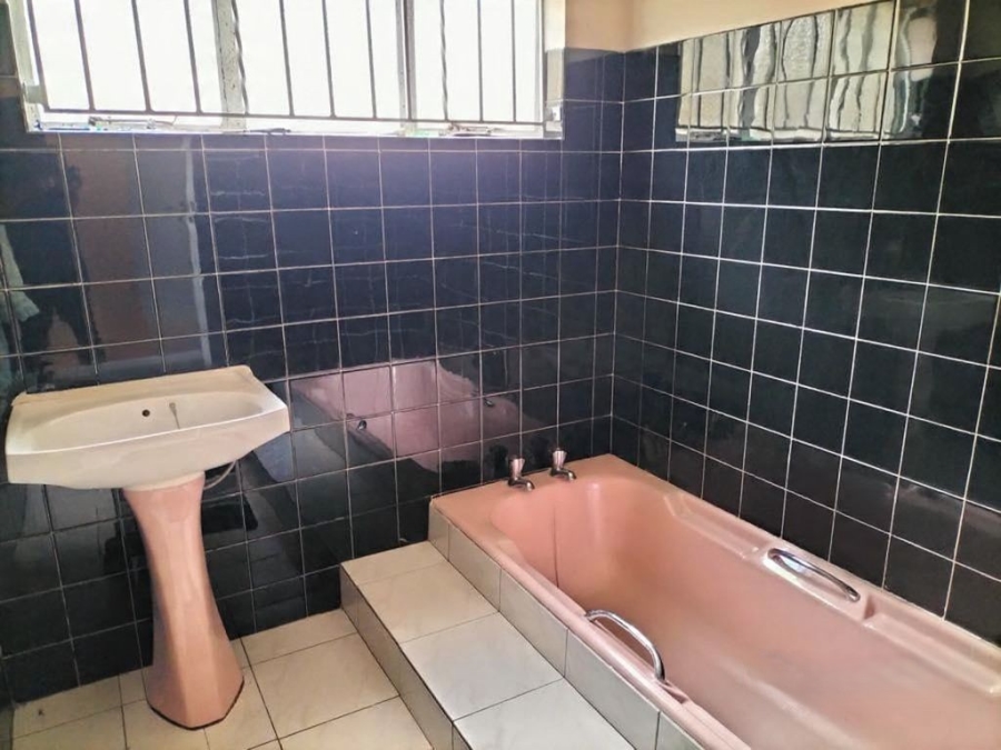 5 Bedroom Property for Sale in Cowies Hill Park KwaZulu-Natal