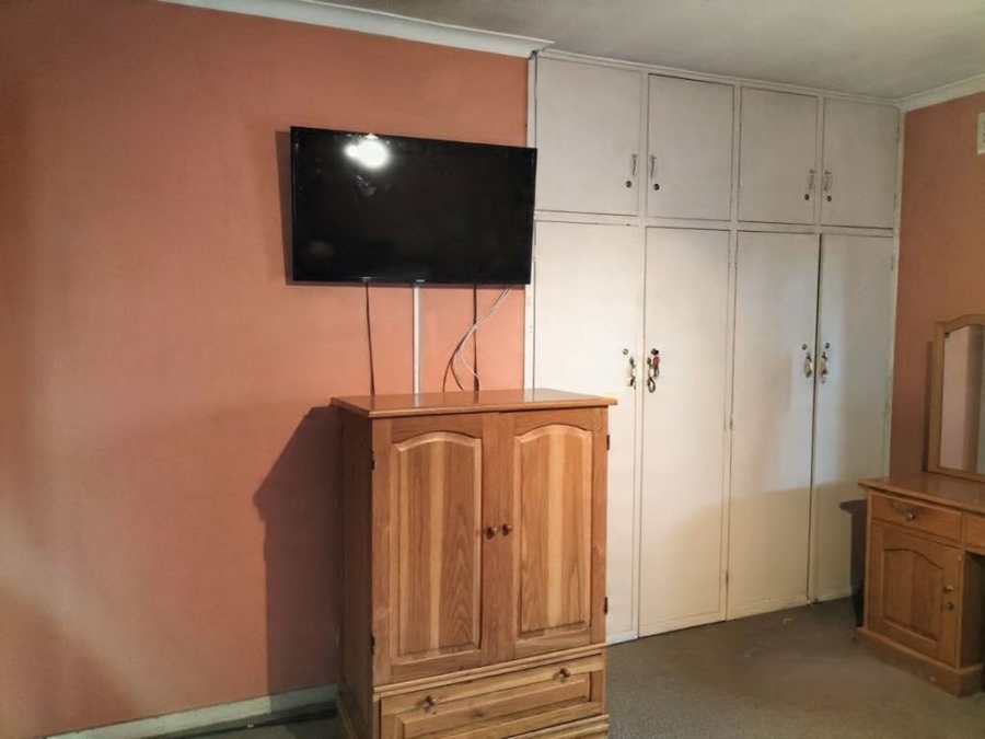 5 Bedroom Property for Sale in Cowies Hill Park KwaZulu-Natal