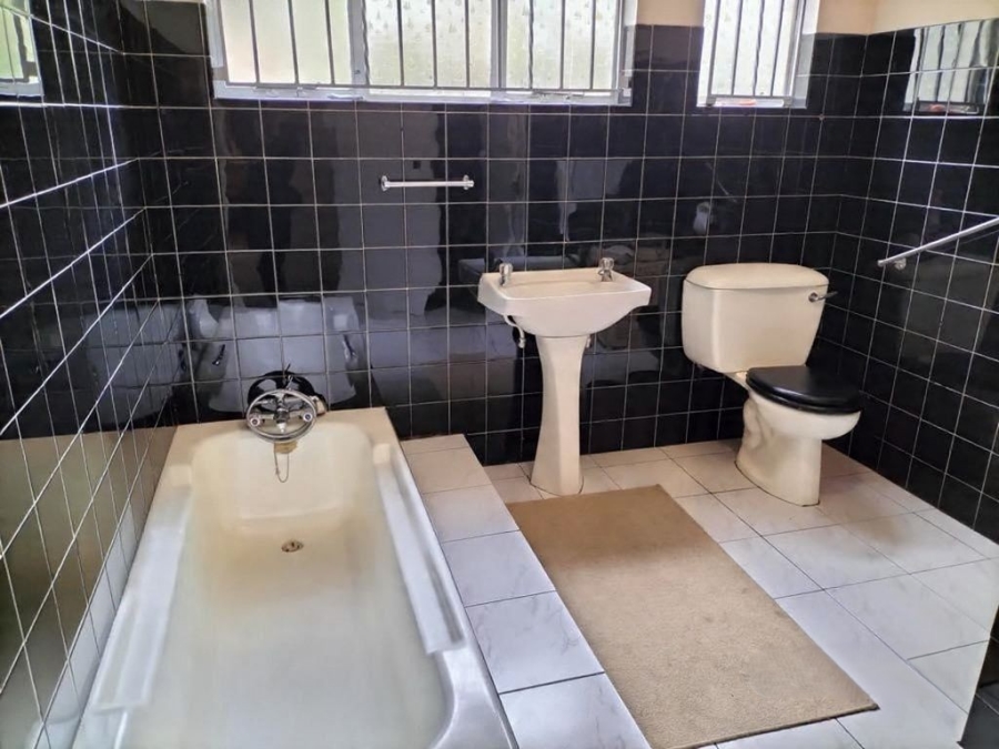 5 Bedroom Property for Sale in Cowies Hill Park KwaZulu-Natal