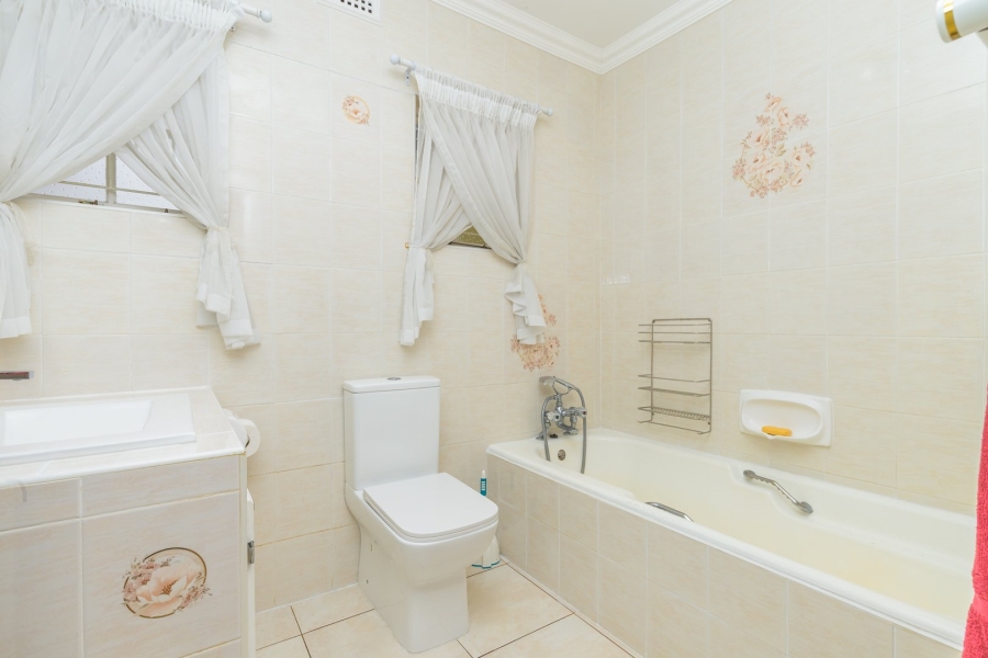 5 Bedroom Property for Sale in Woodside KwaZulu-Natal